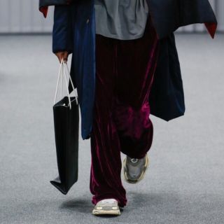 バレンシアガ(Balenciaga)のバレンシアガ ベロア パンツ スラックス  早い者勝ち(スラックス)