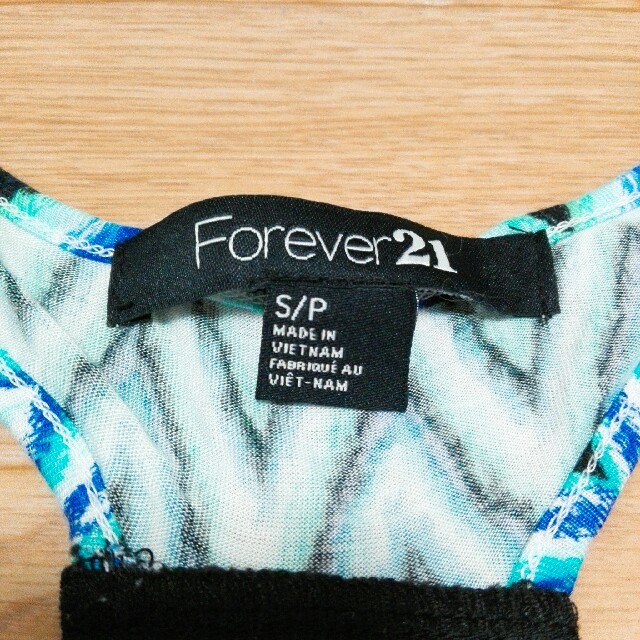 FOREVER 21(フォーエバートゥエンティーワン)の超美品forever21トライバル柄タンクトップ レディースのトップス(タンクトップ)の商品写真