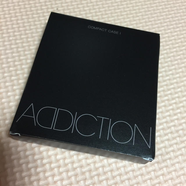 ADDICTION(アディクション)の新品【アディクション】コンパクトケース コスメ/美容のベースメイク/化粧品(その他)の商品写真