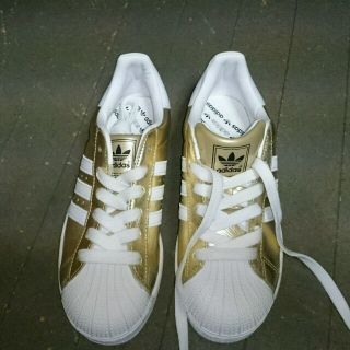 アディダス(adidas)の“値下げ”スーパースター新品(スニーカー)