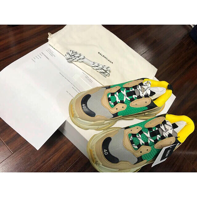 Balenciaga(バレンシアガ)のたかし様専用 Balenciaga triple s 40 メンズの靴/シューズ(スニーカー)の商品写真