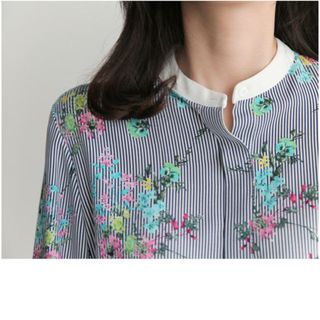 ディーホリック(dholic)の美品 花柄 ストライプブラウス(シャツ/ブラウス(長袖/七分))