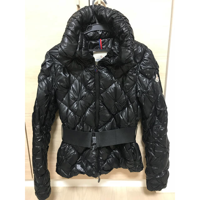 MONCLER(モンクレール)のモンクレール レディースダウンジャケット レディースのジャケット/アウター(ダウンジャケット)の商品写真