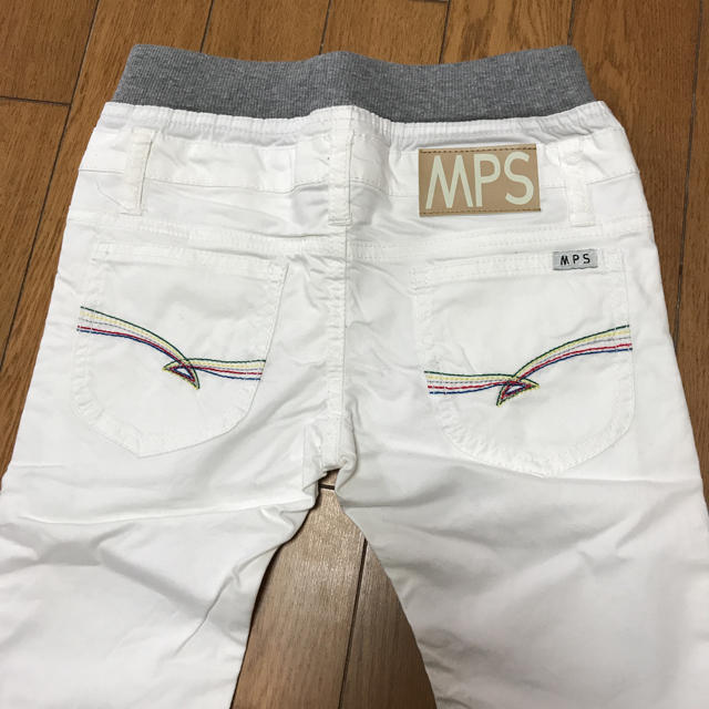 MPS(エムピーエス)のMPS サイズ130 白パンツ キッズ/ベビー/マタニティのキッズ服男の子用(90cm~)(パンツ/スパッツ)の商品写真