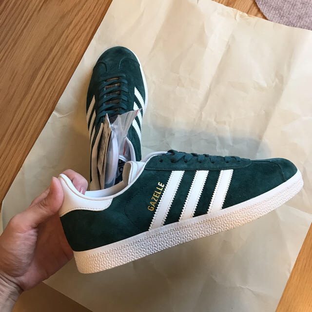 adidas(アディダス)の新品✳︎アディダス ガゼル 24.5 スウェード 深緑 レディースの靴/シューズ(スニーカー)の商品写真