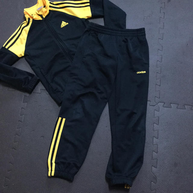 adidas(アディダス)のアディダス130ジャージセット キッズ/ベビー/マタニティのキッズ服男の子用(90cm~)(その他)の商品写真