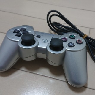 プレイステーション3(PlayStation3)の送料無料・PS3コントローラー・シルバー(家庭用ゲーム機本体)
