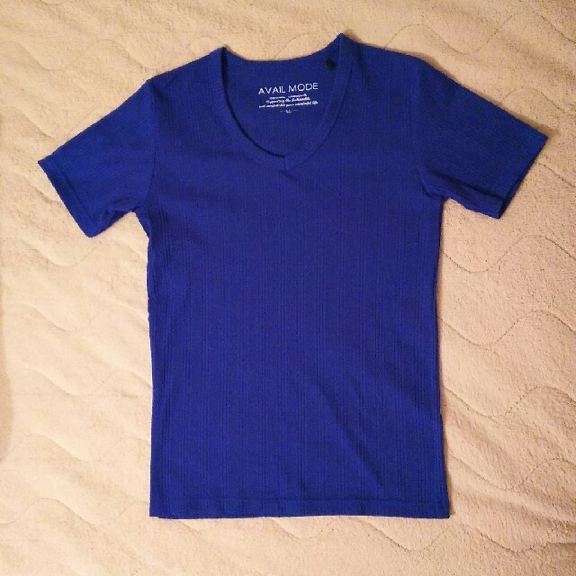 【USED美品】Aveil ロイヤルブルーＶネックＴシャツ メンズのトップス(Tシャツ/カットソー(半袖/袖なし))の商品写真