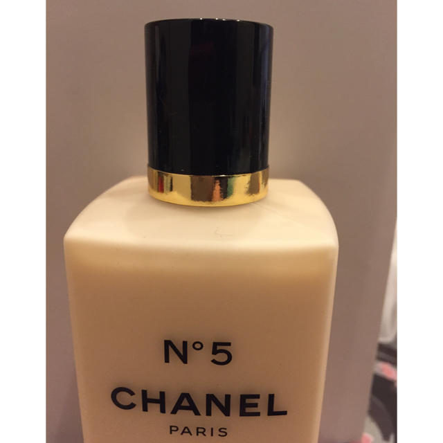 CHANEL(シャネル)のChanel No.5 ボディクリーム／ローション コスメ/美容のボディケア(ボディローション/ミルク)の商品写真