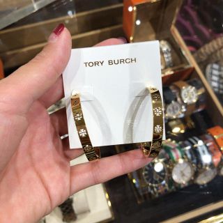 トリーバーチ(Tory Burch)のトリーバーチ フープ ピアス ゴールド イエロー フープピアス 可愛い 人気(ピアス)