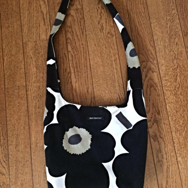 marimekko(マリメッコ)のマリメッコショルダー☆ウニッコ斜めがけ☆ レディースのバッグ(ショルダーバッグ)の商品写真