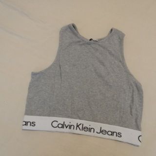 カルバンクライン(Calvin Klein)のCalvin Klein Jeans クロップド丈タンクトップ(タンクトップ)