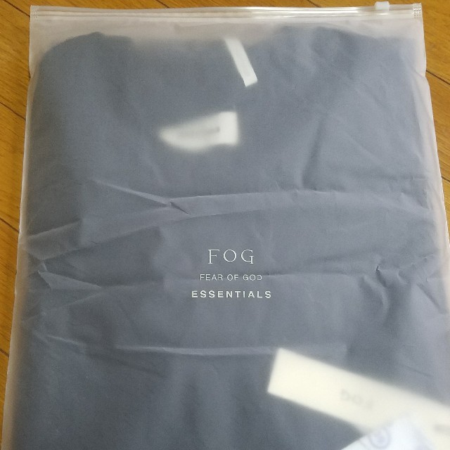 FEAR OF GOD(フィアオブゴッド)の☆fog essentials graphic long sleeve☆ メンズのトップス(Tシャツ/カットソー(七分/長袖))の商品写真