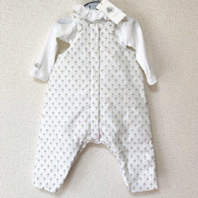 PETIT BATEAU(プチバトー)の☆SALE☆ 新品 プチバトー♡ ボディ＆サロペットセット 6m 67cm キッズ/ベビー/マタニティのベビー服(~85cm)(ロンパース)の商品写真