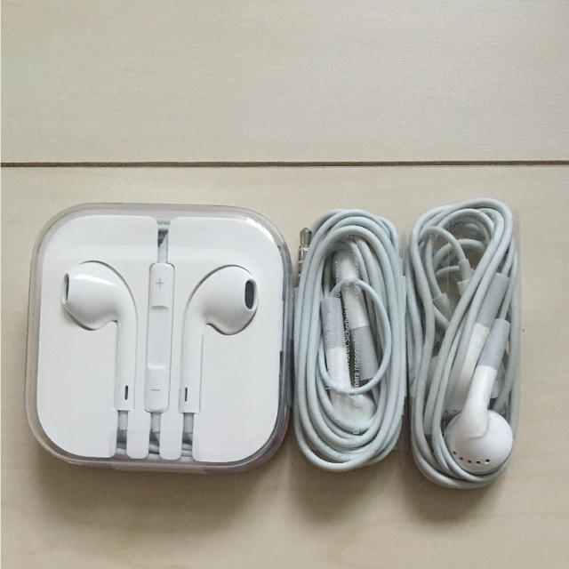 Apple(アップル)のアップルイヤホン スマホ/家電/カメラのオーディオ機器(ヘッドフォン/イヤフォン)の商品写真