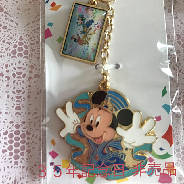 Disney(ディズニー)のさかあ様専用35周年 非売品 ミッキーチャーム エンタメ/ホビーのおもちゃ/ぬいぐるみ(キャラクターグッズ)の商品写真