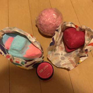 ラッシュ(LUSH)の【Momo様専用】LUSH バスボム3個とリップスクラブ(入浴剤/バスソルト)