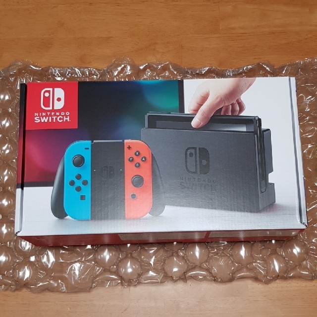 Nintendo Switch(ニンテンドースイッチ)の【新品3台・無捺印】ニンテンドースイッチ ネオンブルー ネオンレッド エンタメ/ホビーのゲームソフト/ゲーム機本体(家庭用ゲーム機本体)の商品写真