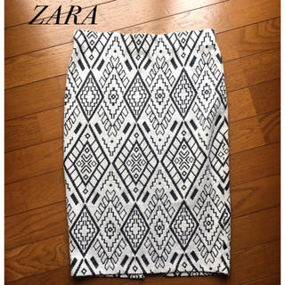 ザラ(ZARA)のZARAモノクロ柄スカート(ひざ丈スカート)
