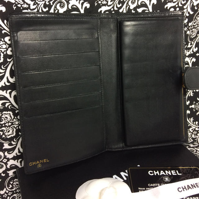 CHANEL(シャネル)のりょうちゃんまま専用【正規品】シャネル◆CHANEL◆キャビアスキン がま口財布 レディースのファッション小物(財布)の商品写真