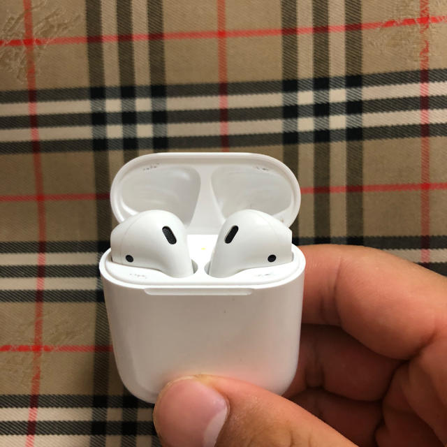 Apple(アップル)のAirPods スマホ/家電/カメラのオーディオ機器(ヘッドフォン/イヤフォン)の商品写真