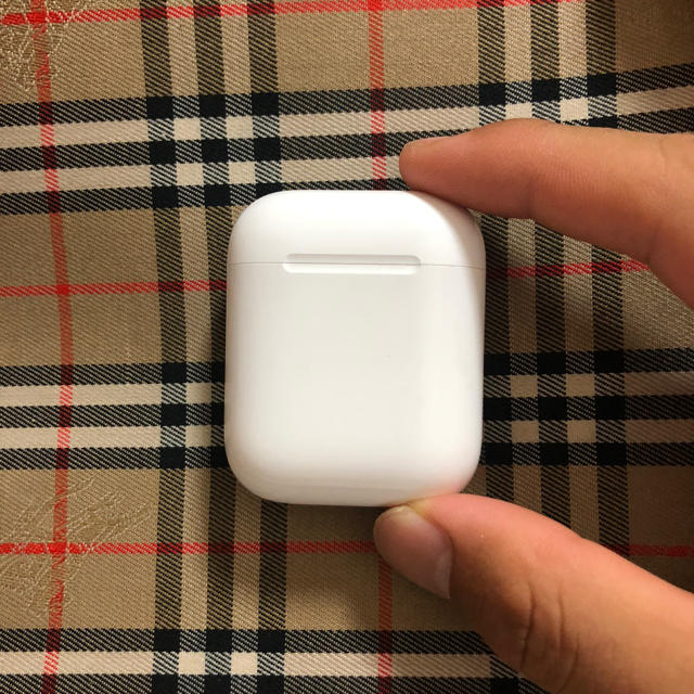 Apple(アップル)のAirPods スマホ/家電/カメラのオーディオ機器(ヘッドフォン/イヤフォン)の商品写真