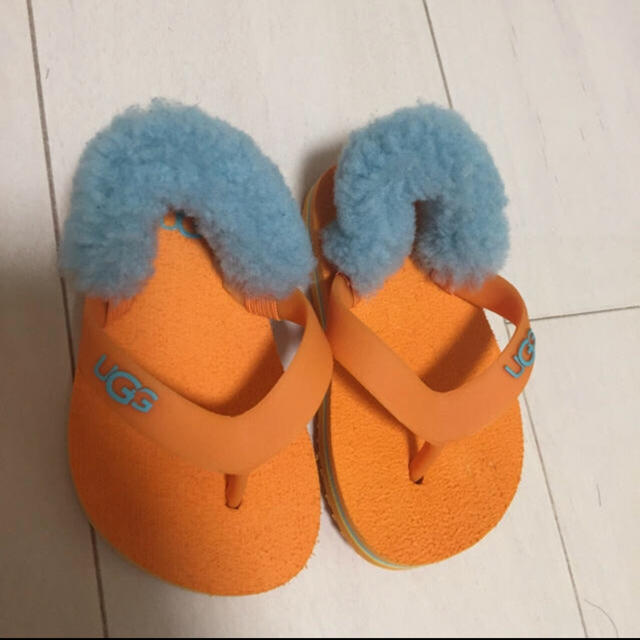 UGG(アグ)のUGGサンダル12.5 キッズ/ベビー/マタニティのベビー靴/シューズ(~14cm)(サンダル)の商品写真