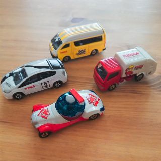 タカラトミー(Takara Tomy)のトミカ  4台(ミニカー)