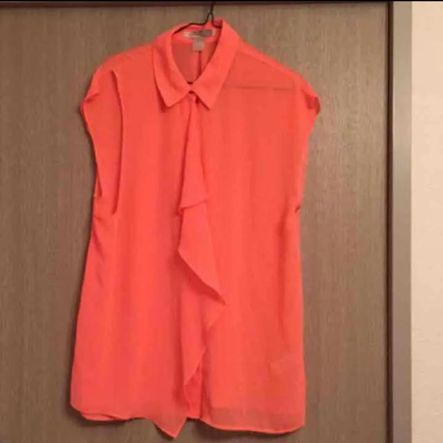 FOREVER 21(フォーエバートゥエンティーワン)のノースリーブシャツ neonorange レディースのトップス(シャツ/ブラウス(半袖/袖なし))の商品写真