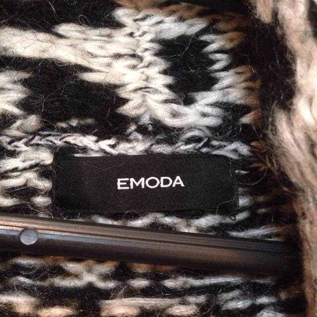 EMODA(エモダ)のEMODA ニットアウター レディースのジャケット/アウター(ロングコート)の商品写真