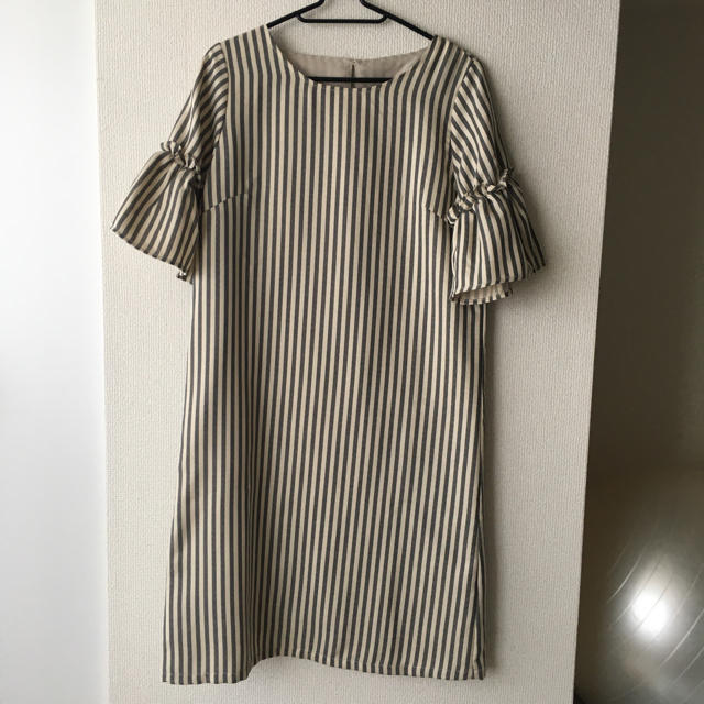 ZARA - innowave☆フレアフリルスリーブストライプワンピース☆新品
