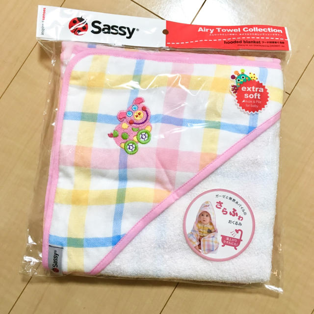 Sassy(サッシー)の【ohana様専用】フード付きおくるみ sassy さらふわガーゼ ピンク キッズ/ベビー/マタニティのこども用ファッション小物(おくるみ/ブランケット)の商品写真