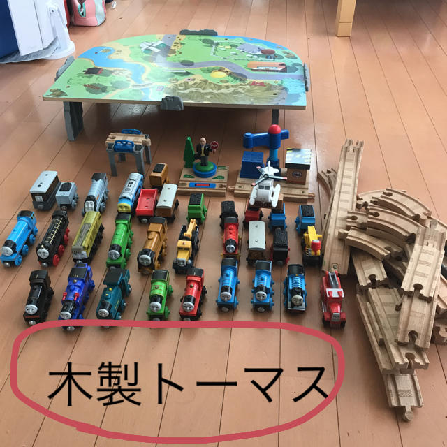 トイザらス(トイザラス)の木製トーマス キッズ/ベビー/マタニティのおもちゃ(電車のおもちゃ/車)の商品写真