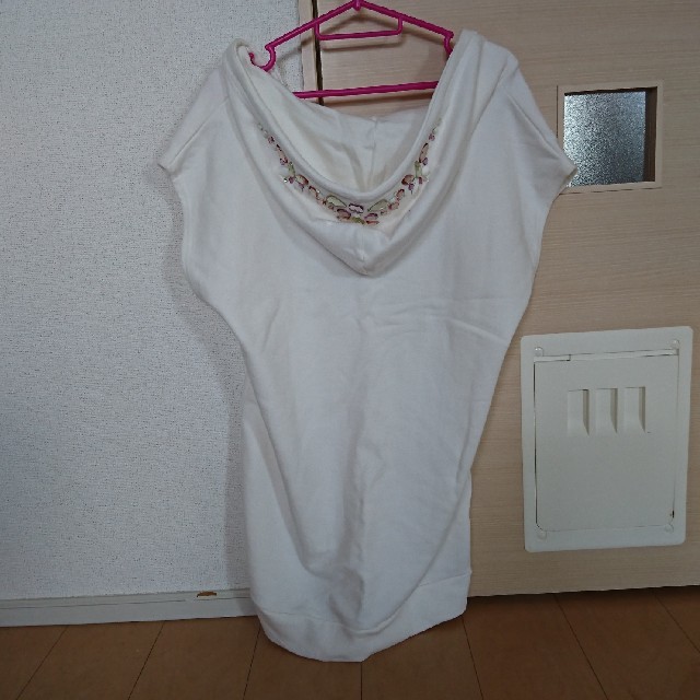 DaTuRa(ダチュラ)のダチュラ☆ビジュートップスホワイト レディースのトップス(カットソー(半袖/袖なし))の商品写真