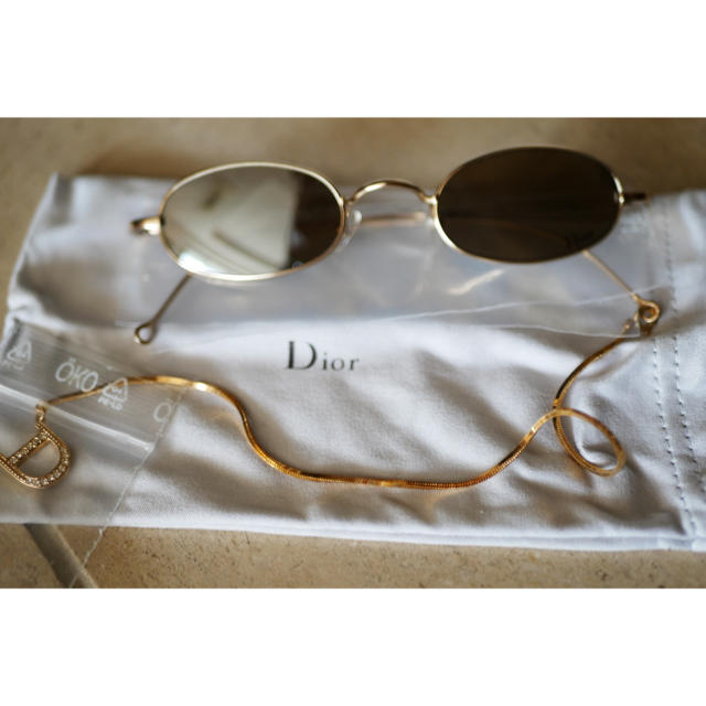 Dior(ディオール)の《未使用品》Dior サングラス HANOI ゴールドチャーム付 レディースのファッション小物(サングラス/メガネ)の商品写真