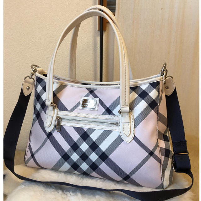 BURBERRY BLUE LABEL(バーバリーブルーレーベル)の美品バーバリーブルーレーベル高級レザー使い2wayショルダーバッグ♫ レディースのバッグ(ショルダーバッグ)の商品写真