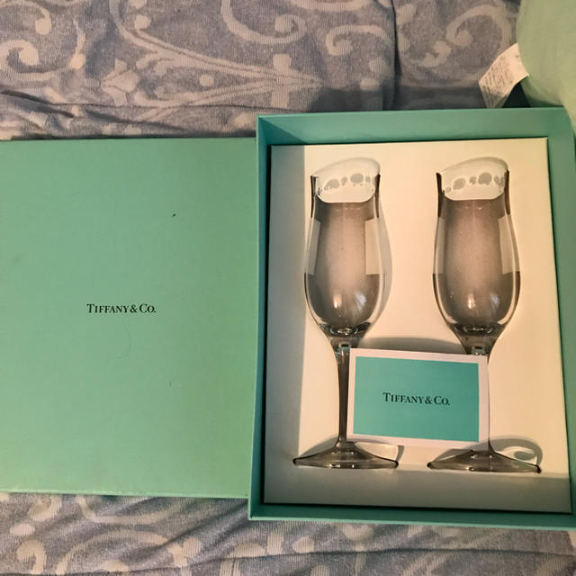 Tiffany & Co.(ティファニー)の新品未使用 正規品 ティファニー ガラスグラス２つセット 食品/飲料/酒の酒(シャンパン/スパークリングワイン)の商品写真