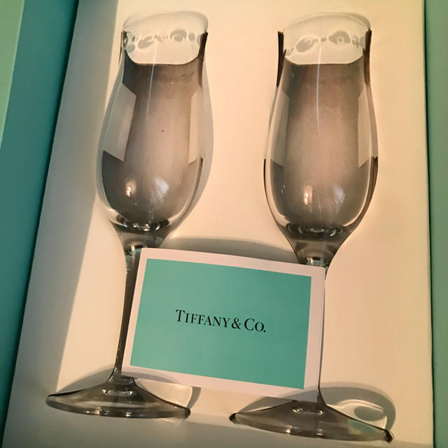 Tiffany & Co.(ティファニー)の新品未使用 正規品 ティファニー ガラスグラス２つセット 食品/飲料/酒の酒(シャンパン/スパークリングワイン)の商品写真