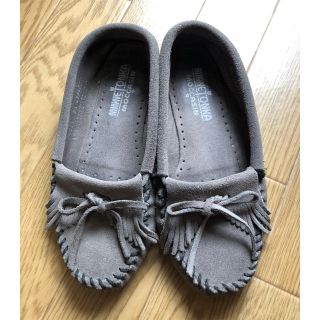 ミネトンカ(Minnetonka)のMINNETONKAミネトンカ モカシン グレー 5 2/1 23〜23.5(スリッポン/モカシン)