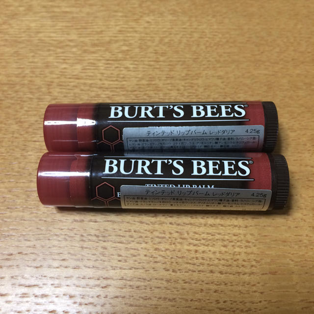 BURT'S BEES(バーツビーズ)の【新品未使用】 2本セット バーツビーツ ティンテッド リップバーム  コスメ/美容のスキンケア/基礎化粧品(リップケア/リップクリーム)の商品写真