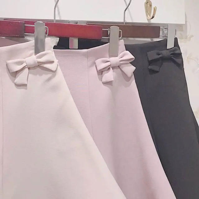 evelyn(エブリン)の【An MILLE】 ツインリボンSK ピンク レディースのスカート(ひざ丈スカート)の商品写真