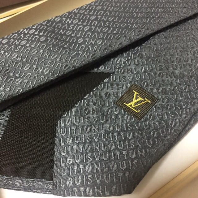 LOUIS VUITTON(ルイヴィトン)のルイヴィトン ネクタイ 正規品 メンズのファッション小物(ネクタイ)の商品写真