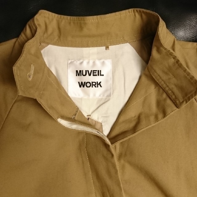 MUVEIL WORK(ミュベールワーク)の新品、未使用バーニーズニューヨーク×Muveil Workのバックプリーツコート レディースのジャケット/アウター(スプリングコート)の商品写真