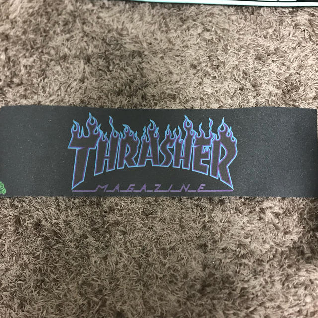 THRASHER(スラッシャー)のスケボー デッキテープ THRASHER 未使用折れあり スポーツ/アウトドアのスポーツ/アウトドア その他(スケートボード)の商品写真