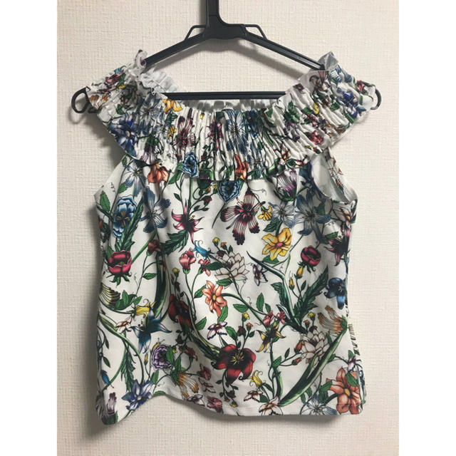 ZARA(ザラ)のオフショル レディースのトップス(Tシャツ(半袖/袖なし))の商品写真