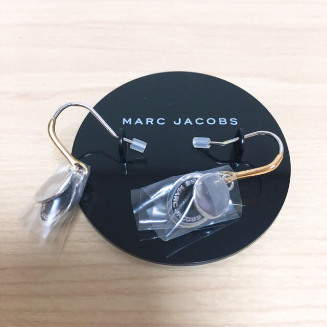 MARC JACOBS(マークジェイコブス)のMarc Jacobs ロゴ ディスクピアス レディースのアクセサリー(ピアス)の商品写真