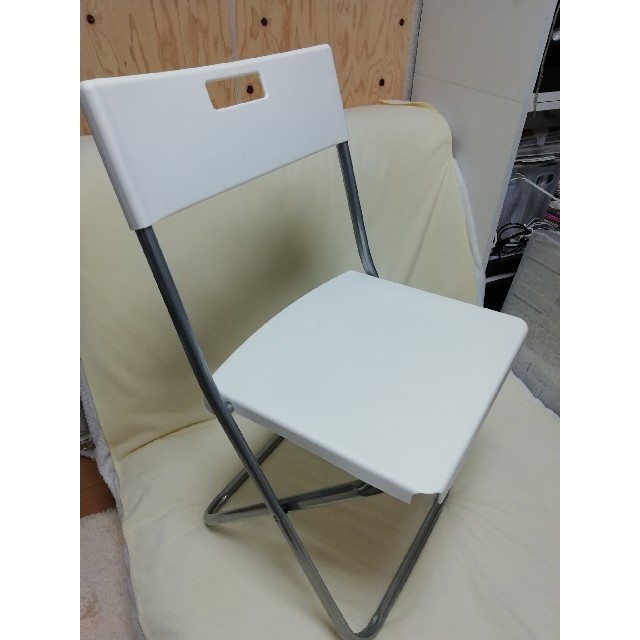 IKEA(イケア)の送料込みにしました❗IKEA パイプ椅子(ホワイト) インテリア/住まい/日用品の椅子/チェア(折り畳みイス)の商品写真