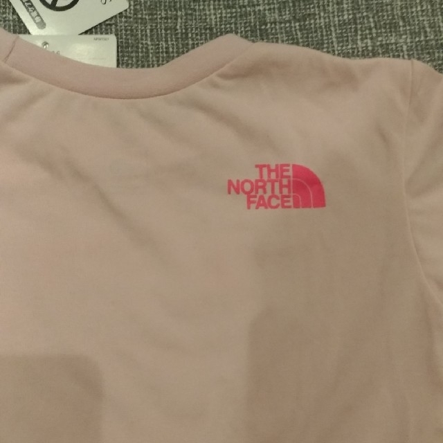 THE NORTH FACE(ザノースフェイス)の【新品タグ付】The North Face Tシャツ size:90 キッズ/ベビー/マタニティのキッズ服女の子用(90cm~)(Tシャツ/カットソー)の商品写真