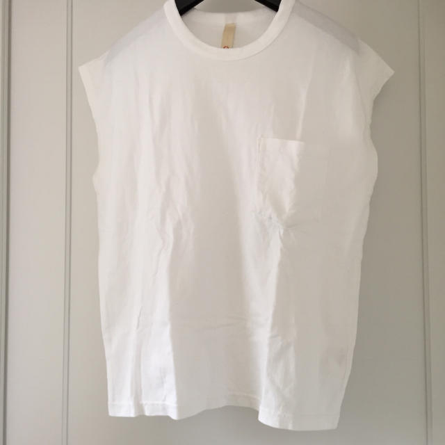 Q(キュー)のQ♡ ポケット付きTシャツ 白T レディースのトップス(Tシャツ(半袖/袖なし))の商品写真