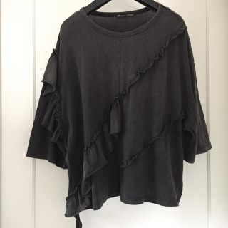 ザラ(ZARA)のZARA フリル付きTシャツ カーボングレーS(Tシャツ(半袖/袖なし))